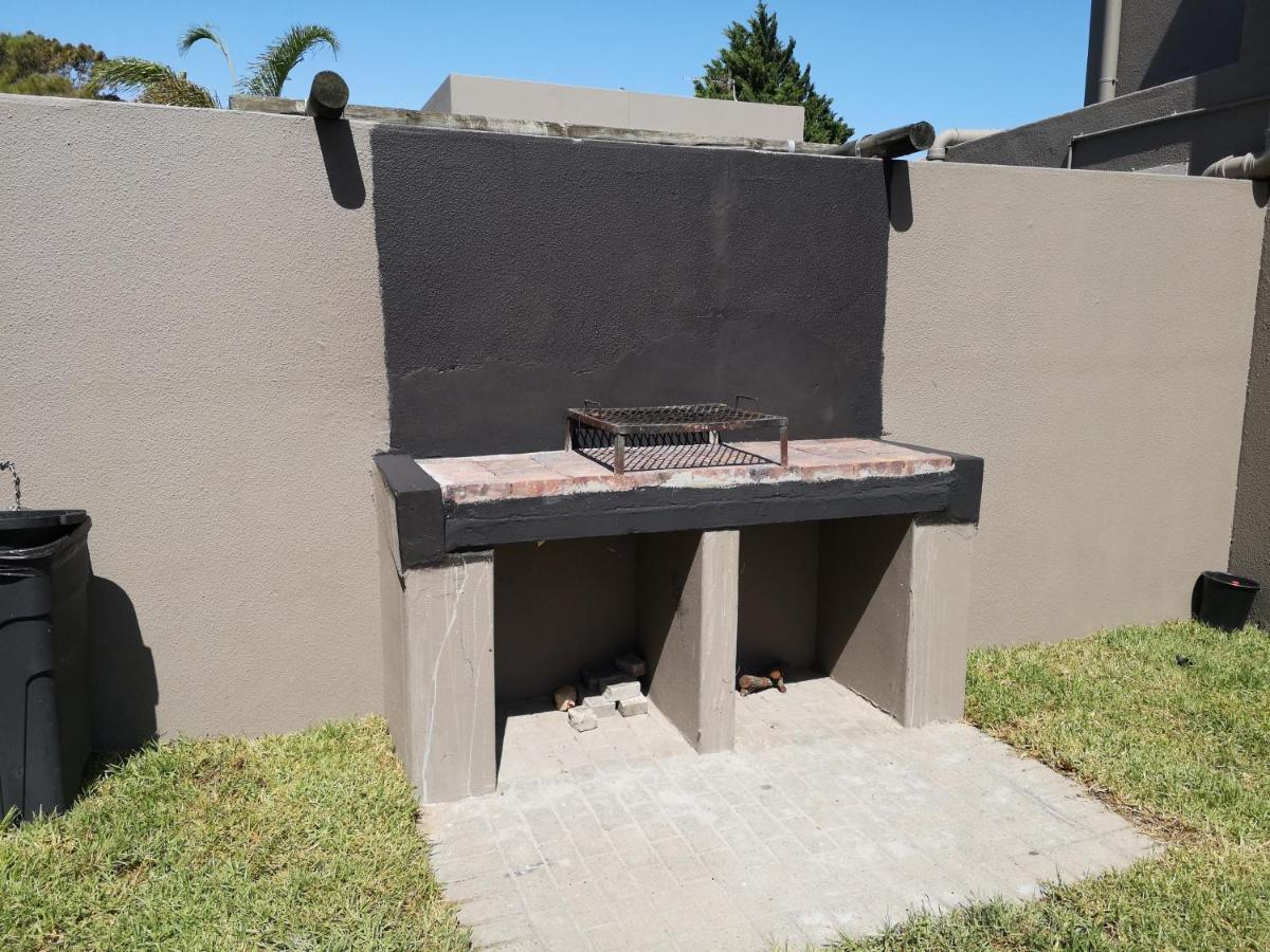Smithland Guest Apartments Cape Town Bellville Exteriör bild