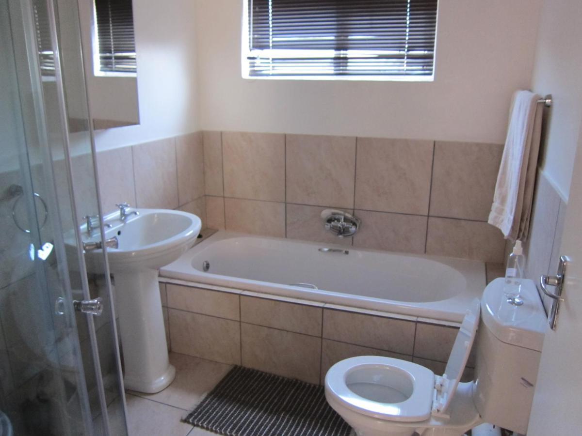 Smithland Guest Apartments Cape Town Bellville Exteriör bild